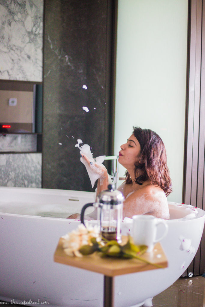 surat marriott hotel bathtub